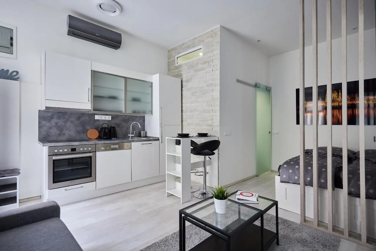 Cozy Little Apartment In Downtown Budapest