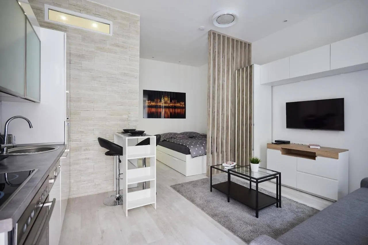 Cozy Little Apartment In Downtown Budapest