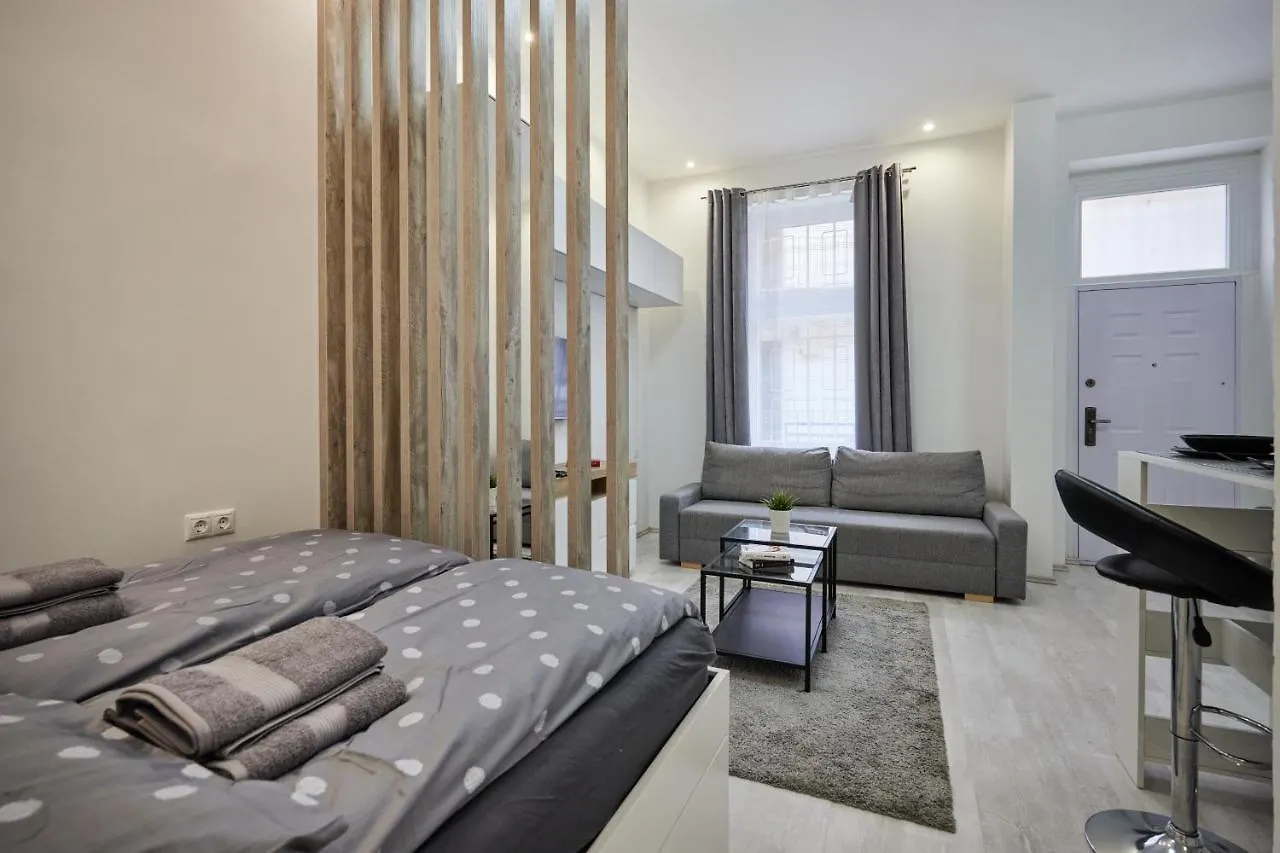 Cozy Little Apartment In Downtown Budapest Hungary